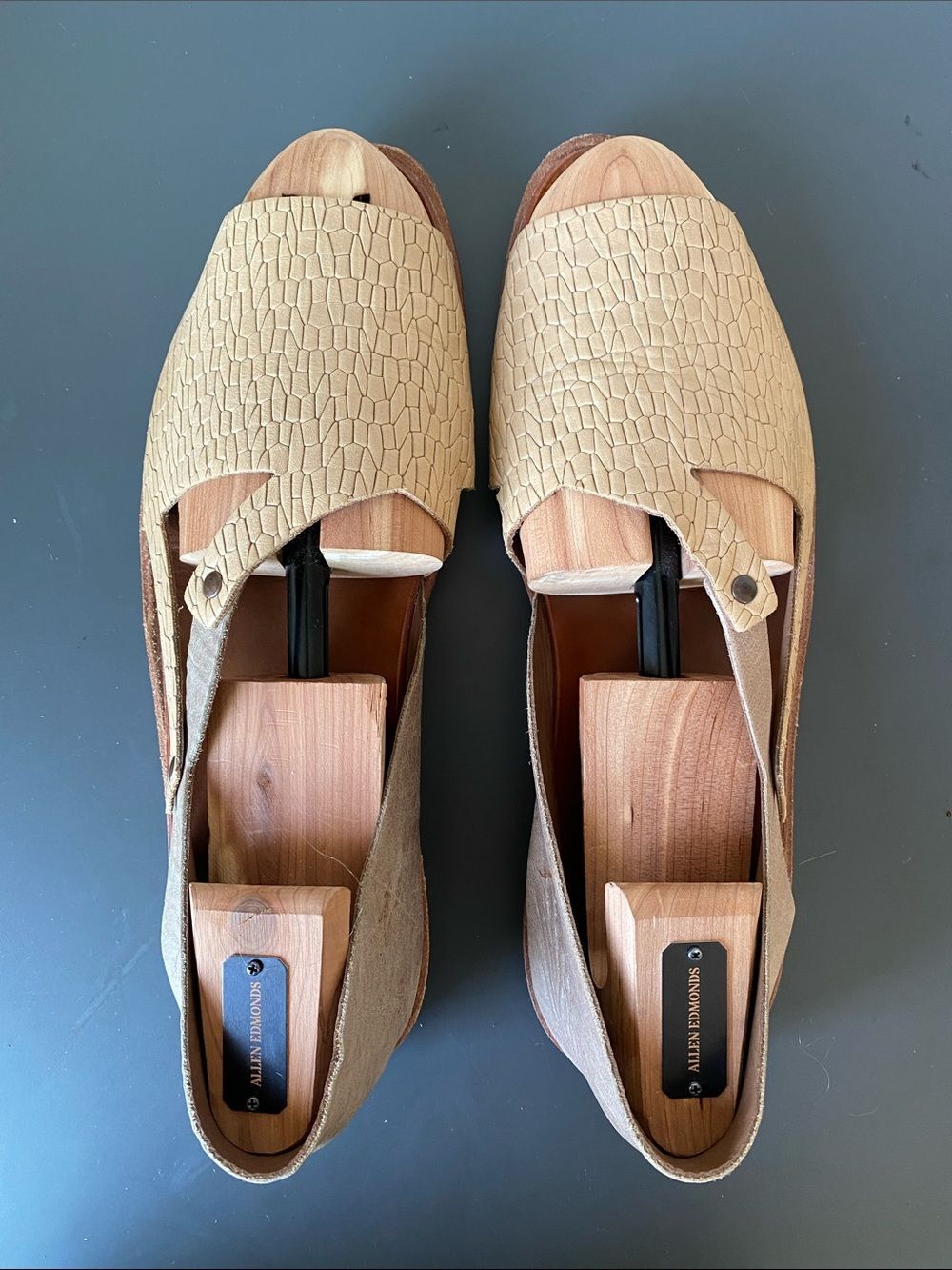 Cydwoq Light Beige Textured Leather Open-Toe Sandals USA Made 40 /9-9.5 Luxury